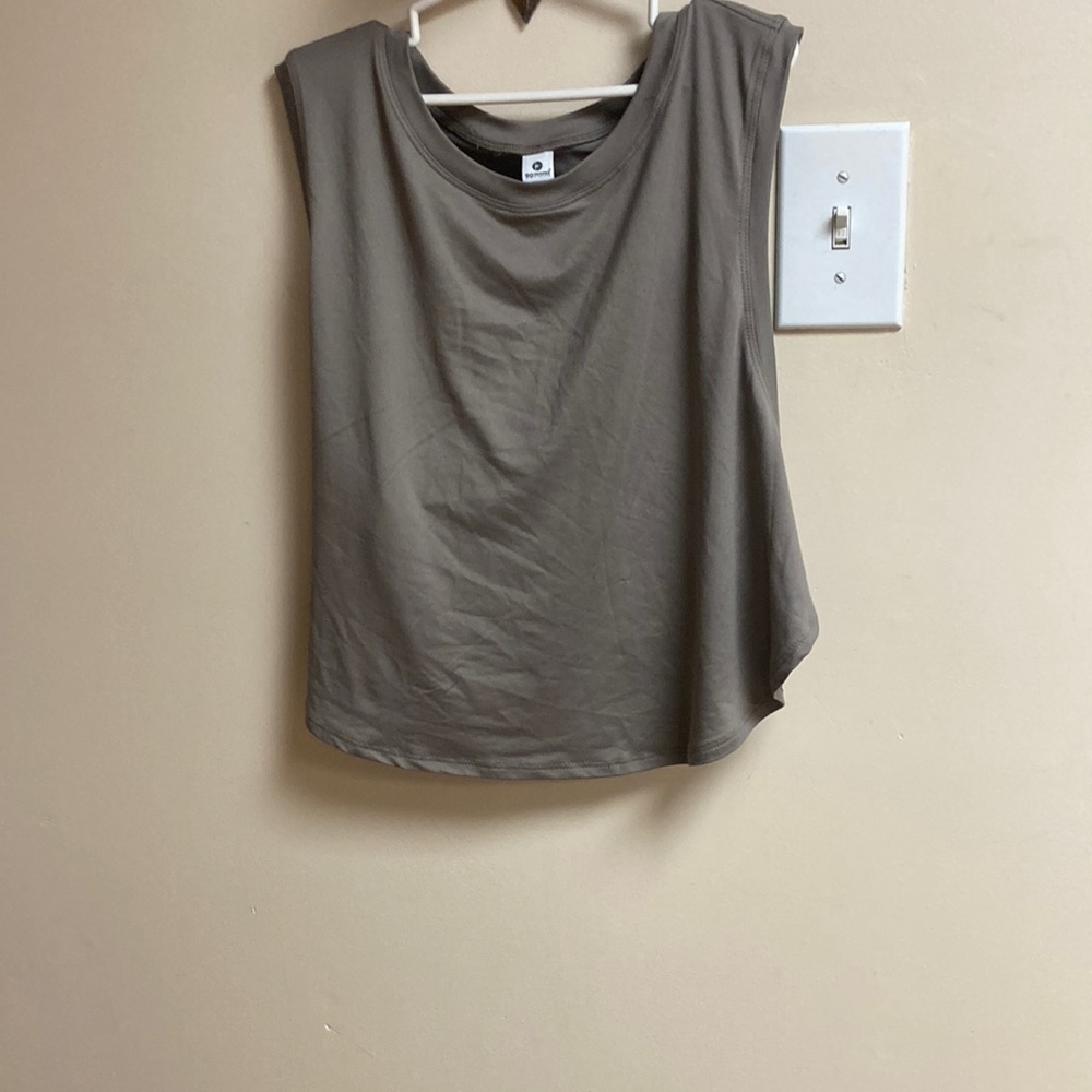 Women’s athletic sleeveless top